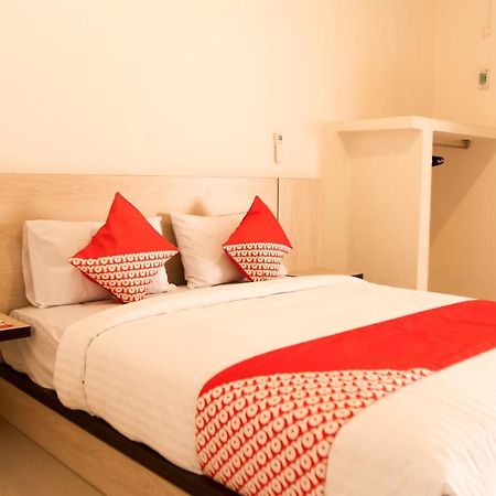 Oyo 174 Desilva Bandara Hotel Palembang Exterior photo
