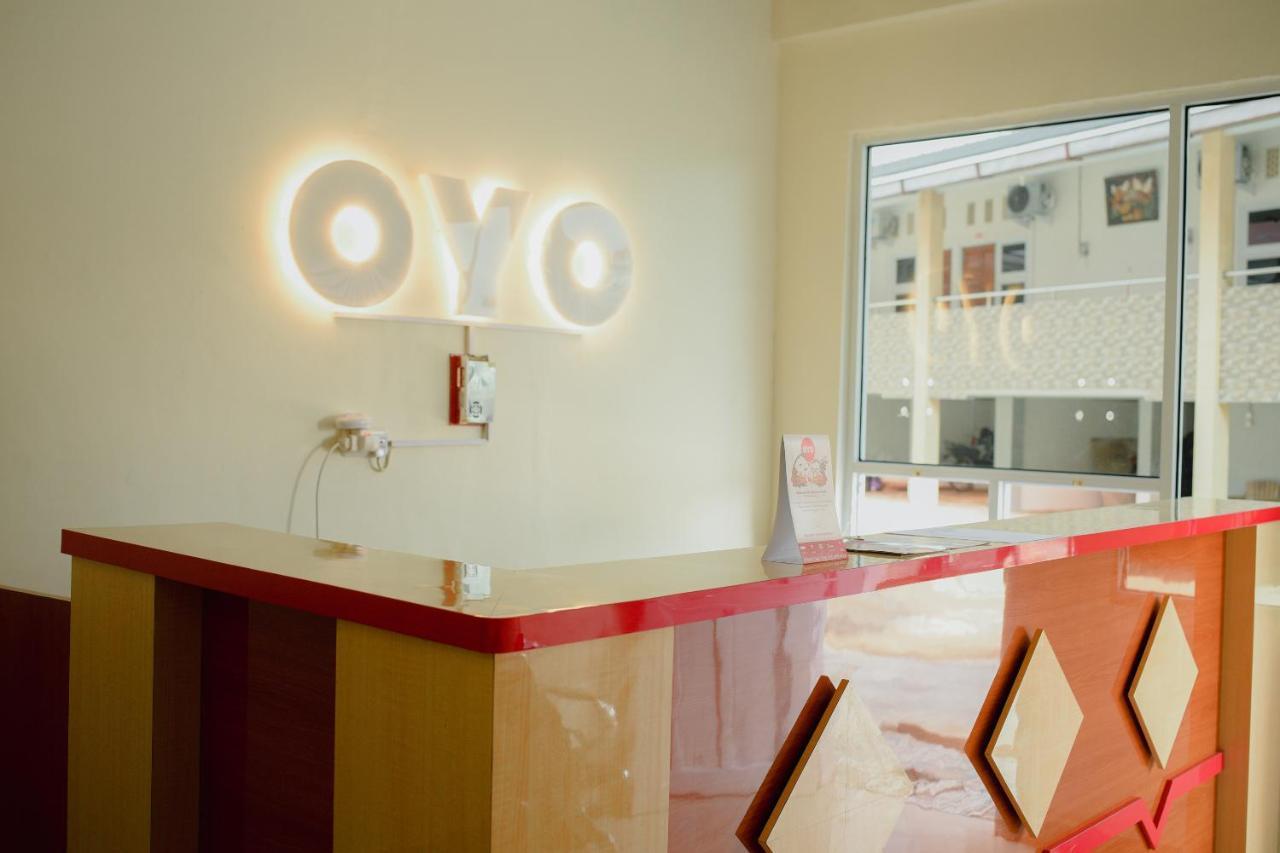 Oyo 174 Desilva Bandara Hotel Palembang Exterior photo