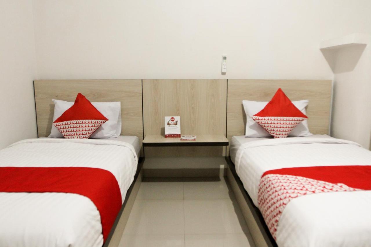 Oyo 174 Desilva Bandara Hotel Palembang Exterior photo