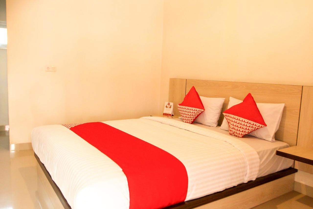 Oyo 174 Desilva Bandara Hotel Palembang Exterior photo
