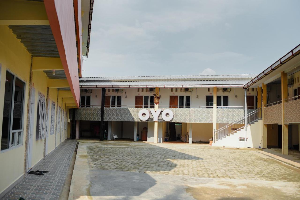 Oyo 174 Desilva Bandara Hotel Palembang Exterior photo