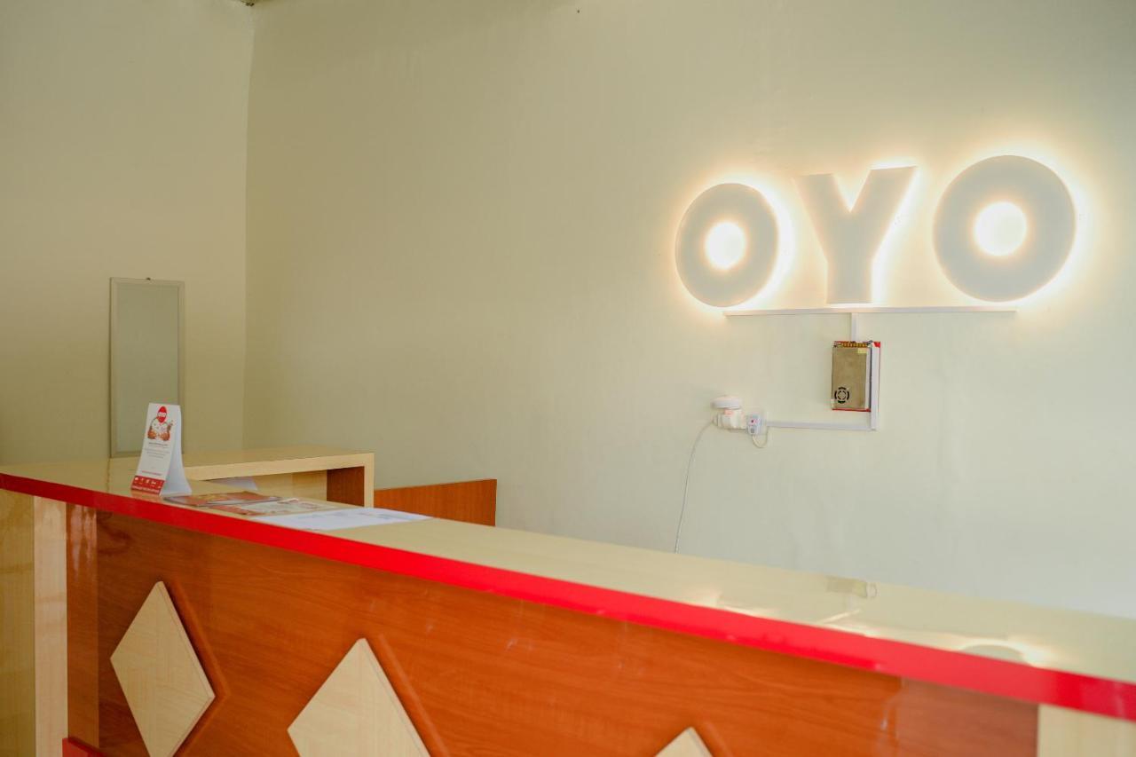 Oyo 174 Desilva Bandara Hotel Palembang Exterior photo