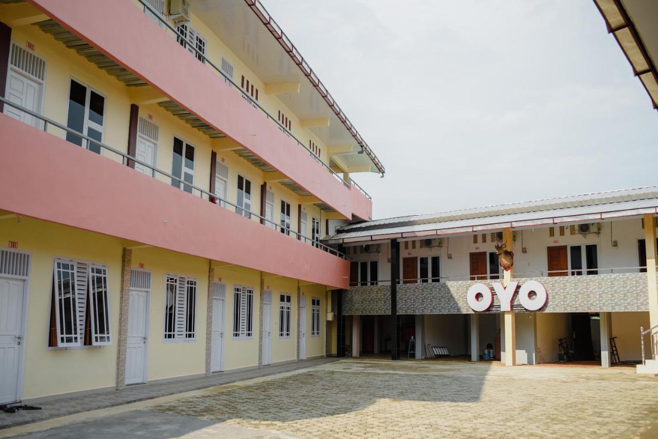 Oyo 174 Desilva Bandara Hotel Palembang Exterior photo